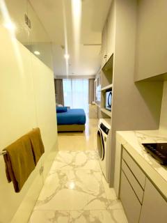 Art Deco Lux Apartment with Mountain View - 1