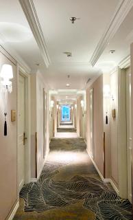 Art Deco Lux Apartment with Mountain View - 6