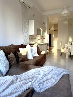 Budapest SuperCenter 3Bdr - 8