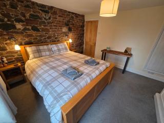 Feather Bed Cottage - Dog Friendly Lakeland Retreat with Log Burner & Garden - 3