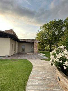 Modern Apartment Overlooking The Hills Of Assisi - 0