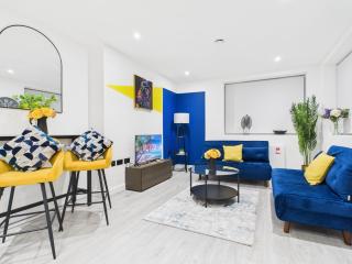 Radiant & Modern, 2 Bedroom, Sleeps 8 - 9