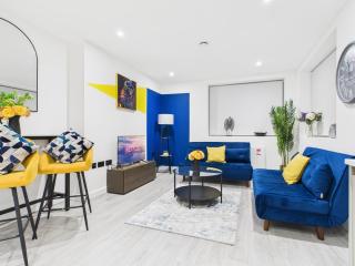 Radiant & Modern, 2 Bedroom, Sleeps 8 - 0