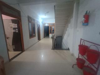 Hotel golden night - 5