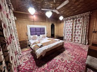 soulkiss group of houseboats - 1