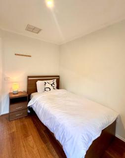 Comfortable 2BR Home in Hallam - 3