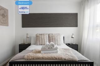 Cozy 4-Bedrooms House By Azzurri Properties Short Lets & Serviced Accommodation London With Private Garden, Wi-Fi - 7