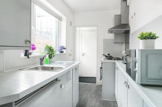 Stylish 2Bed Nottingham Parking, Garden, Workspace - 8