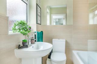 Stylish 2Bed Nottingham Parking, Garden, Workspace - 5