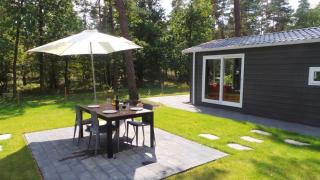 Chalet de Bosrand 404, unieke rustige plek met veel privacy aan de bosrand van vakantiepark op de Veluwe - 9
