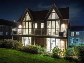 Oyster Cottage - Part of the The Bay Filey Holiday Village with pool, gym and direct beach access, pub, restaurant, tennis and meadows walks - Filey - 9