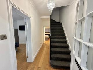 5 Bedroom Brentwood Station Cosy House with Garden & Parking! - 9