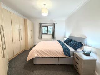 5 Bedroom Brentwood Station Cosy House with Garden & Parking! - 2