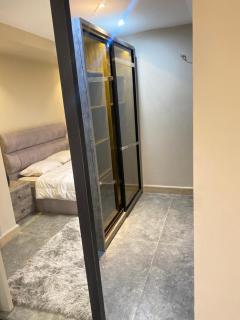 شقة فندقية بحديقة داخل كمبواند بيفرلي هيلز رقم هاتف صفر صفر اتنين صفر واحد واحد صفر اتنين اربعه ثلاثه صفر 222 - 5