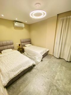 شقة فندقية بحديقة داخل كمبواند بيفرلي هيلز رقم هاتف صفر صفر اتنين صفر واحد واحد صفر اتنين اربعه ثلاثه صفر 222 - 1