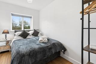 Cosy House in Newton-le-Willows & Private Parking - 2