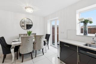 Stylish 3-Bed House in Newton-le-Willows - Private Parking & Garden - 8