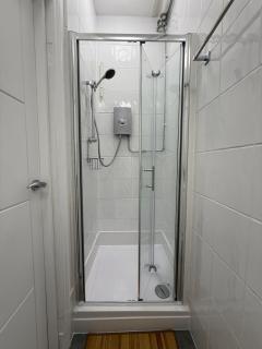 Modern Luxe Studio Flat - 6