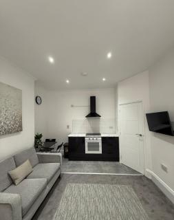 Modern Luxe Studio Flat - 3