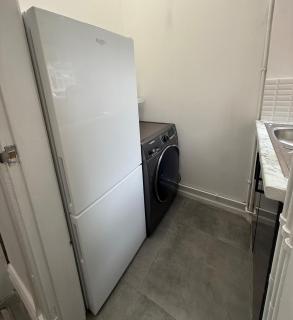 Modern Luxe Studio Flat - 2