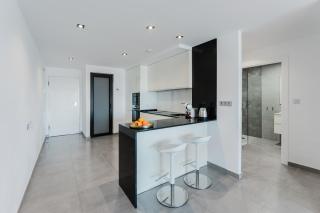 Modern Sea View Apartment - Puerto Marino - 8