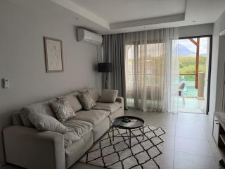 Top-Floor Modern 3BD Penthouse with Beautiful Mountain View Terrace - 5 min Walk to Beach - 4
