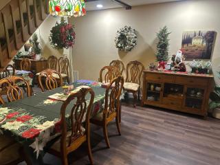 WOW!! Ultimate Pocono Retreat, Hot Tub, Game Room, Deck, Lakes, Skiing, Pools - 7