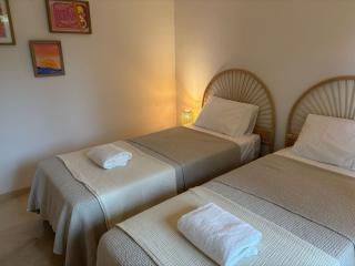 Stunning 2 Bed Beach Apartment - 4