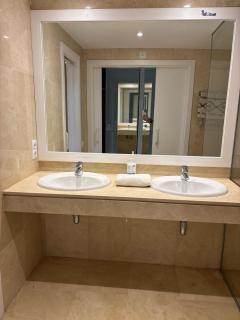 Stunning 2 Bed Beach Apartment - 6