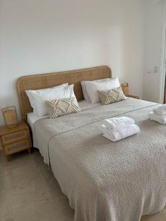 Stunning 2 Bed Beach Apartment - 9