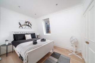 Cozy 1BR Flat - Penthouse Kensington Suite - 8