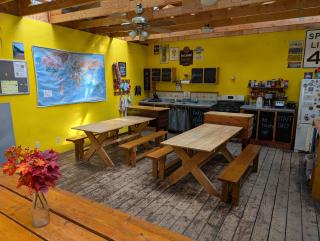 Sven's Basecamp Hostel - 4