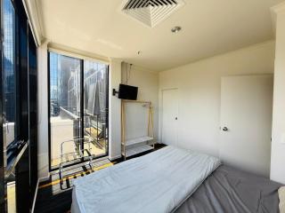 Central Melbourne 2BR Balcony Apartment - 6