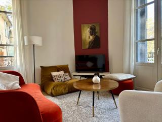 Nimes , appartement rénové dans immeuble classé. - 1