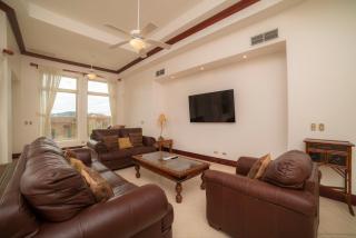 Bella Vista 2B Bedr 3 1 and a half bath Pool View - 4