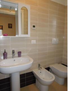 Pool view apartment with private enclosed garden - 6