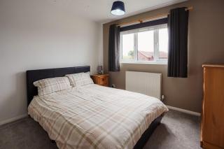 Spacious 4 Bed House - Sleeps 8 - 8