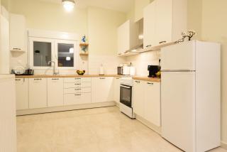 Quiet but Central The Kristalli Retreat - 3