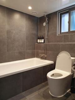 SkyNest, Seoul, Luxury Rooftop Oasis, 3BR, 3BA, Max 8 Guests, Free Pkg, Jamsil, Lotte World Tower View, Room 3 is available only for groups of 7 guests more - 8