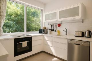 Charm & Green 1BR TLV Beachside By SweetyGuest - 7