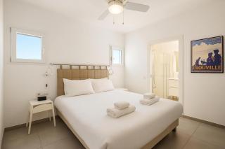 Charm & Green 1BR TLV Beachside By SweetyGuest - 3