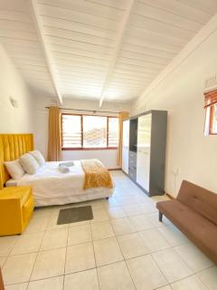 Blue Mova Self catering Guesthouse - 8