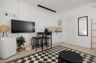 Cool studio with a sea side view and a shelter - 5