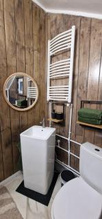 Romantic Attic Retreat - 7