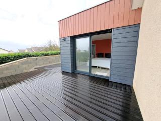 Chambre avec salle de bain privative et borne de recharge électrique T2 - 6