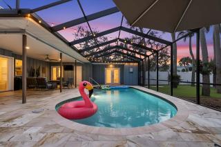 Minutes to Siesta Key Featuring Pool Mini Golf Hammock Game Room and Bikes - Siesta Key - 0