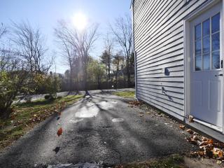 Modern & Sunny Back Cove House Private Parking! - 7