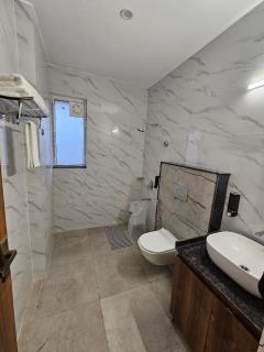 Corbett Crown Resort - 8