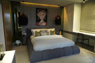 Crown Plaza Luxury Suite - 6
