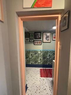 Arty hideaway with courtyard near beach - 7